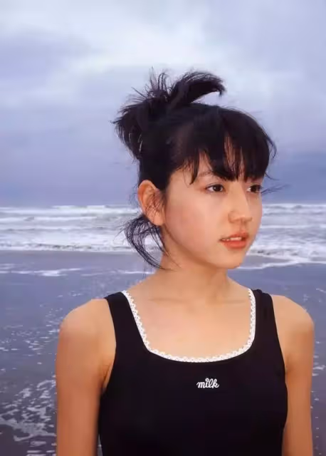 她13歲穿泳裝出道，為證明自己跳恆河、剃光頭，終於打破「花瓶」人設!