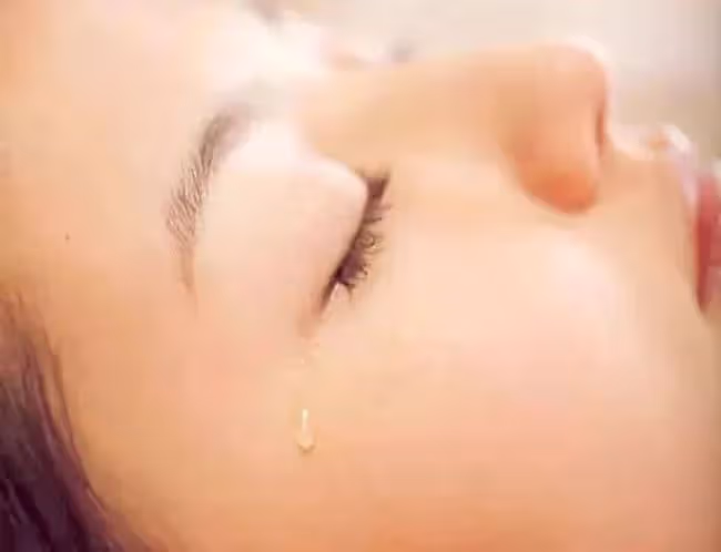 她13歲穿泳裝出道，為證明自己跳恆河、剃光頭，終於打破「花瓶」人設!