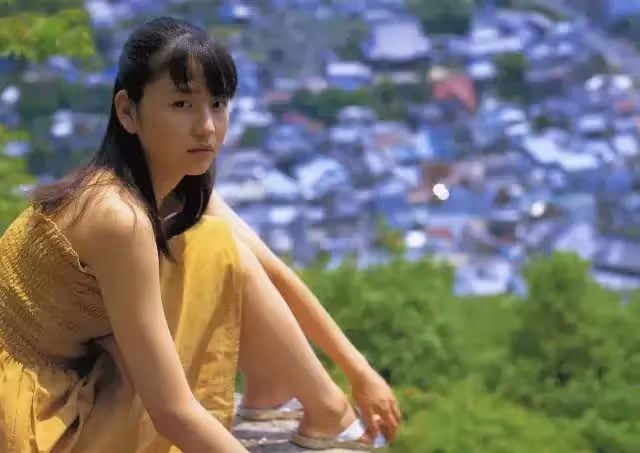 她13歲穿泳裝出道，為證明自己跳恆河、剃光頭，終於打破「花瓶」人設!