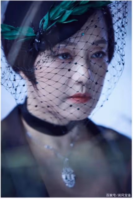 她的美被吟誦了一輩子，驚濤駭浪般的人生，63歲默默演著電視劇