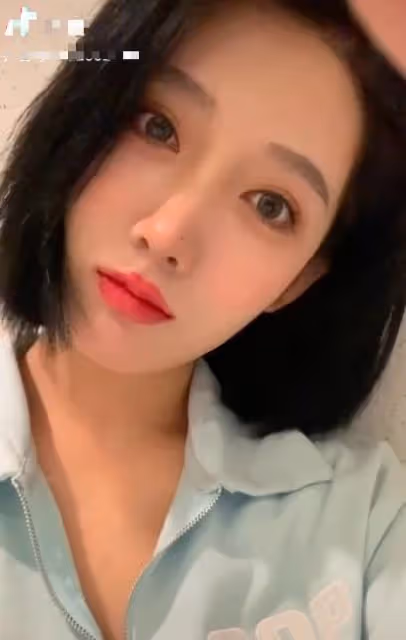 都美竹劇組拍戲曝光，每晚直播禮物收到手軟，發文稱退學準備藝考