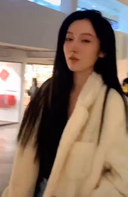 都美竹劇組拍戲曝光，每晚直播禮物收到手軟，發文稱退學準備藝考