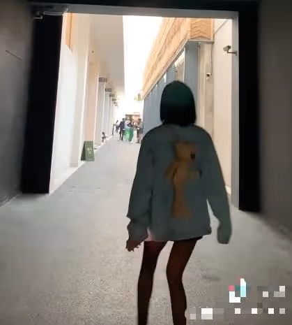 都美竹劇組拍戲曝光，每晚直播禮物收到手軟，發文稱退學準備藝考