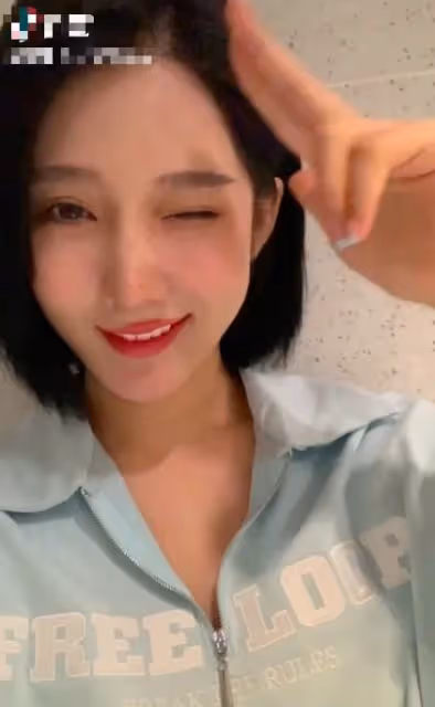 都美竹劇組拍戲曝光，每晚直播禮物收到手軟，發文稱退學準備藝考