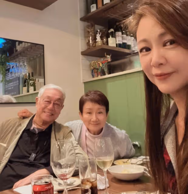 87歲曾江與外甥女王馨平聚會，感情深厚似父女，跟兒子卻感情疏離