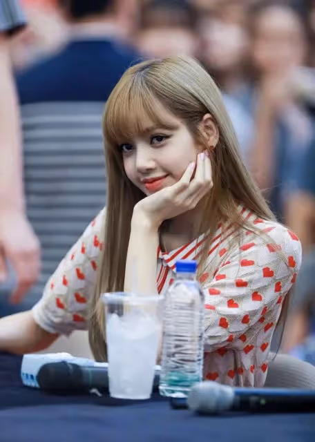 LISA確診新冠！BLACKPINK其餘成員均為陰性，暫停活動！