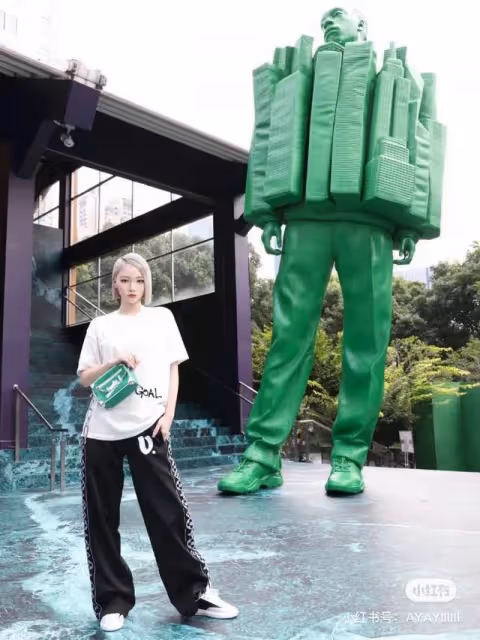 一露臉就驚艷10w人!小紅書新晉女頂流,辣到我出不來