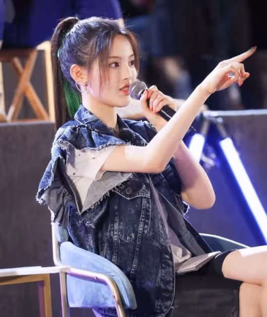 楊超越的人生經歷像極了小說裡面勵志的草根女孩逆襲記