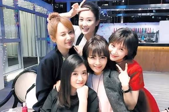 歡樂頌五美與倪萍的淵源,楊紫獲盛讚王子文被催婚,喬欣竟然撞臉