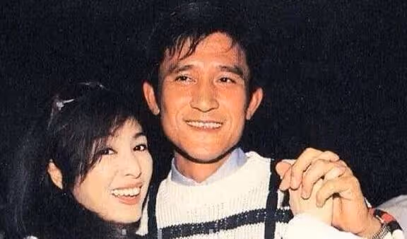 66歲米雪為養顏現身市場買花膠，花萬元不遲疑，粉色外套太搶鏡