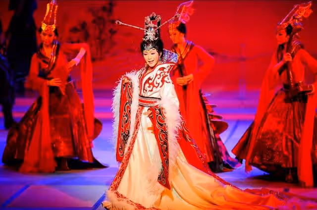 李玉剛:交不起房租和乞丐生活,憑「貴妃」走紅,43歲仍不忘初心