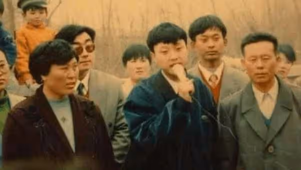李玉剛:交不起房租和乞丐生活,憑「貴妃」走紅,43歲仍不忘初心