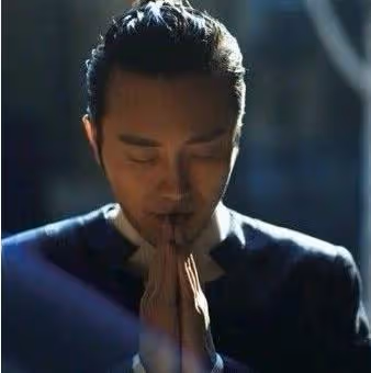 李玉剛:交不起房租和乞丐生活,憑「貴妃」走紅,43歲仍不忘初心