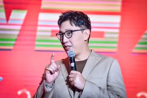 「中國好舌頭」華少,語速趕上颱風的速度,卻將一手好牌打得稀碎