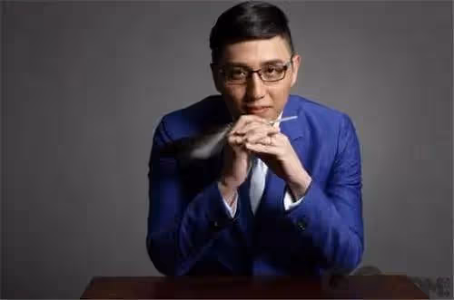 「中國好舌頭」華少，語速趕上颱風的速度，卻將一手好牌打得稀碎
