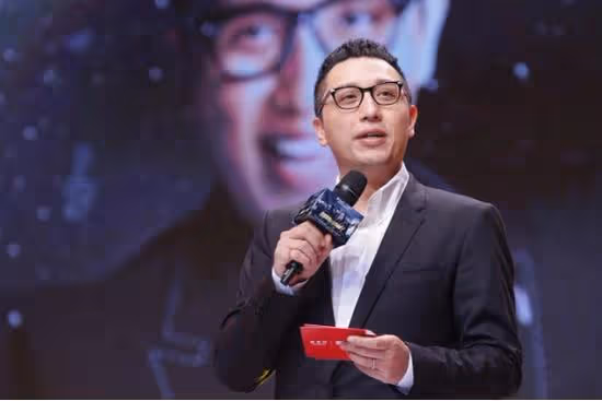 「中國好舌頭」華少，語速趕上颱風的速度，卻將一手好牌打得稀碎