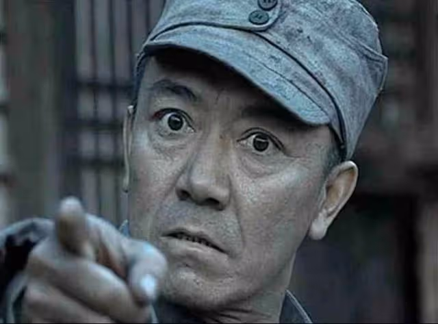 沒想到戲裡嚴厲正直的李雲龍，戲外不過是個「偽君子」罷了