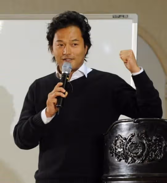 他是《人魚小姐》里的貴公子「李朱旺」，一切美好徒留電視里