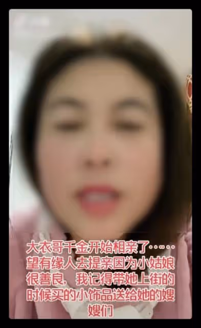 大衣哥女兒回家鄉做頭髮,染亞麻燙蛋卷頭,減肥成功身材依舊強壯