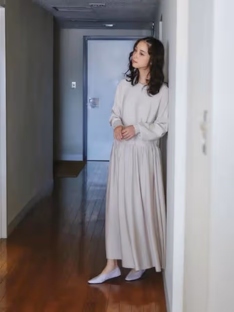 佐佐木希公開「眼鏡娘」的新形象，爽朗笑容似已走出不幸婚姻
