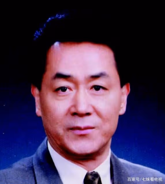 他是《新妓生傳》中風度翩翩的女主爸爸，公認的韓國美男子長這樣