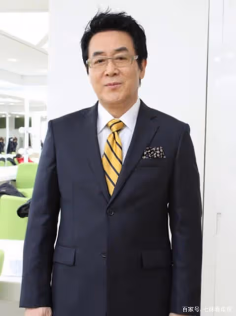 他是《新妓生傳》中風度翩翩的女主爸爸，公認的韓國美男子長這樣