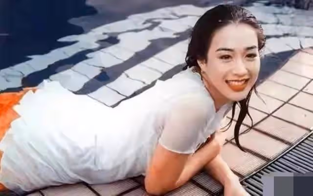 「性感尤物」鍾麗緹:20歲對周星馳提出領結婚證 星爺回應耐人尋味