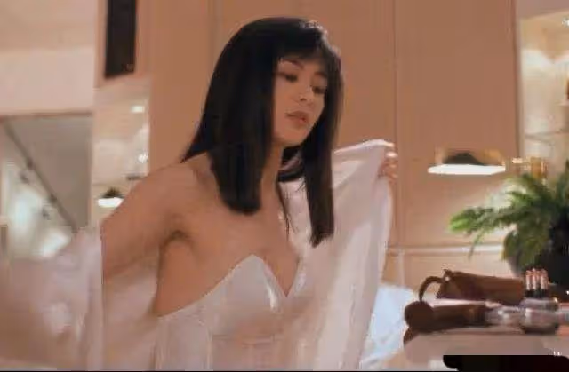 「性感尤物」鍾麗緹:20歲對周星馳提出領結婚證 星爺回應耐人尋味