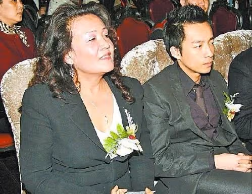 中國首富的「炮轟」,王思聰和汪小菲的罵戰,已暗示和大S的結局