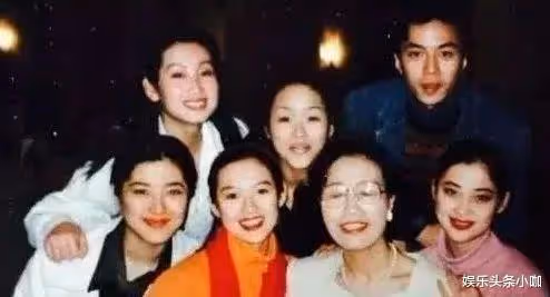 國民女神閃婚！竟嫁了個軟飯男？