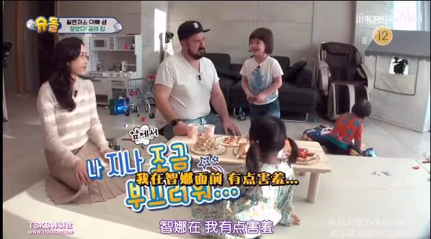 拒絕金泫雅，猛親裴珠泫，同時交往3個女友，被稱為「少女殺手」