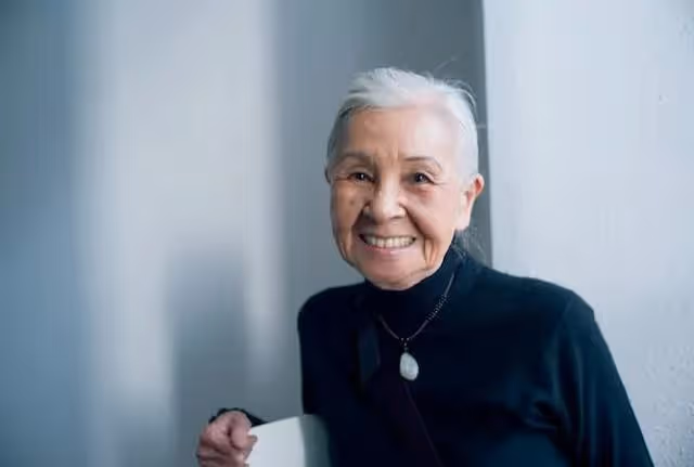 日本神級服裝大師離世，曾為林青霞設計造型，張藝謀也發文悼念…