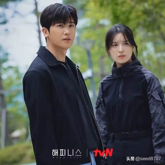官二代韓星！韓孝周爸是軍隊高官，李荷妮爸曾任職國家情報院
