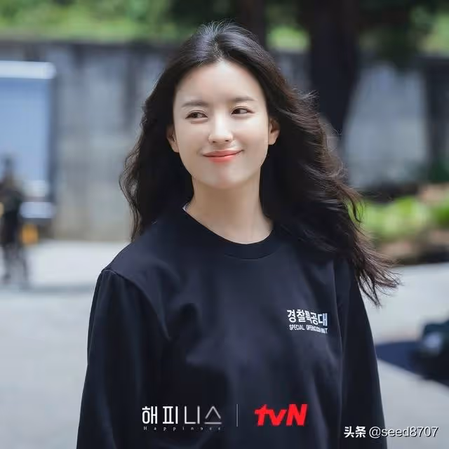 官二代韓星！韓孝周爸是軍隊高官，李荷妮爸曾任職國家情報院