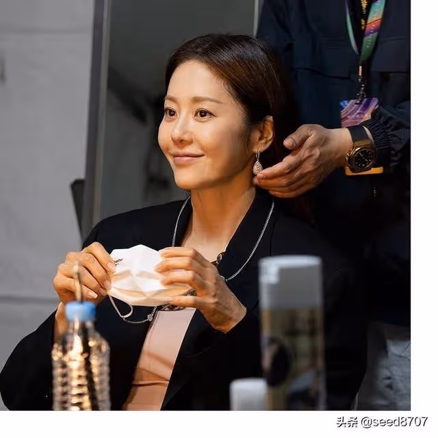 李英愛50歲對比《大長今》零變化，金喜愛54歲、金惠秀51歲