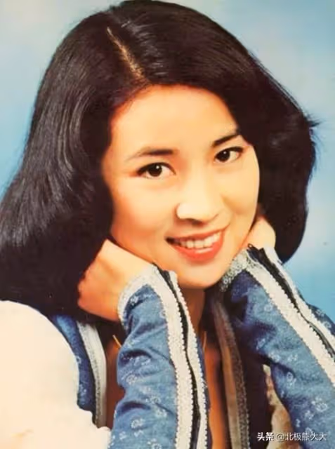 做了四十年隱形妻子，終掌控成龍百億家產，林鳳嬌不止能忍還夠狠