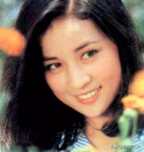 做了四十年隱形妻子，終掌控成龍百億家產，林鳳嬌不止能忍還夠狠