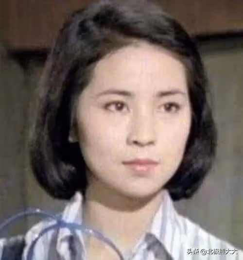 做了四十年隱形妻子，終掌控成龍百億家產，林鳳嬌不止能忍還夠狠