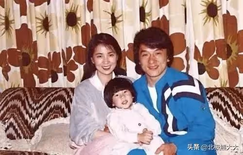 做了四十年隱形妻子，終掌控成龍百億家產，林鳳嬌不止能忍還夠狠