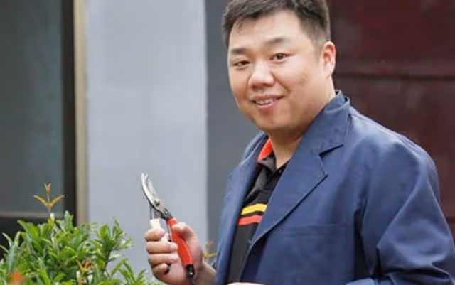 演員姜超：事業愛情兩不順，歷經坎坷，相親20次才找到老婆