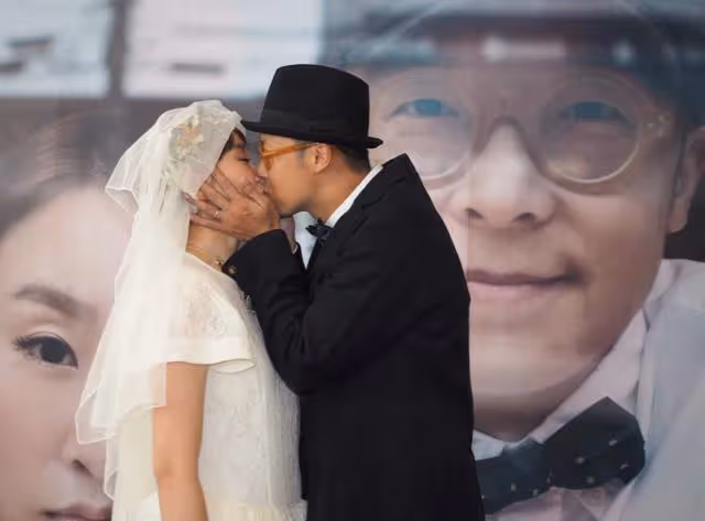 甜蜜！41歲香港女歌手曬照慶祝結婚6周年，自曝如今還對老公害羞