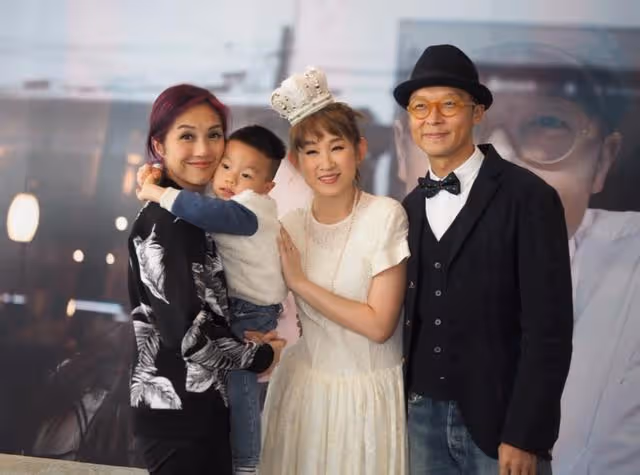 甜蜜！41歲香港女歌手曬照慶祝結婚6周年，自曝如今還對老公害羞