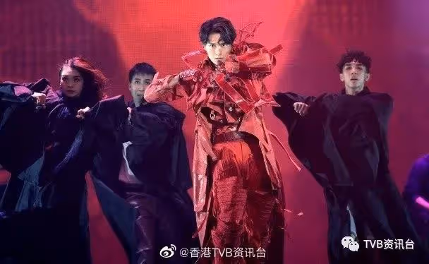 關係升溫︱胡鴻鈞開演唱會見家長，蔡思貝淚撐：我好激動！