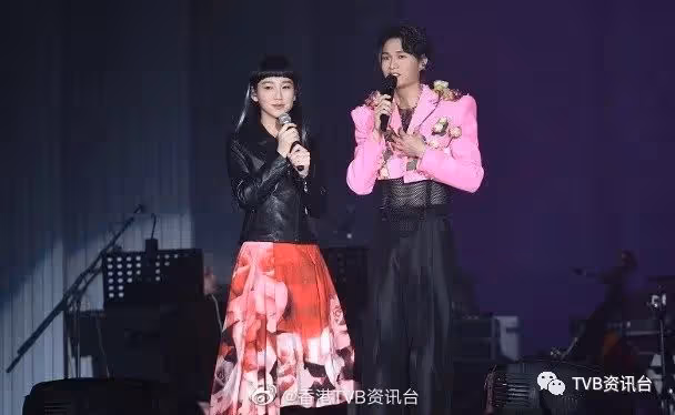 關係升溫︱胡鴻鈞開演唱會見家長，蔡思貝淚撐：我好激動！