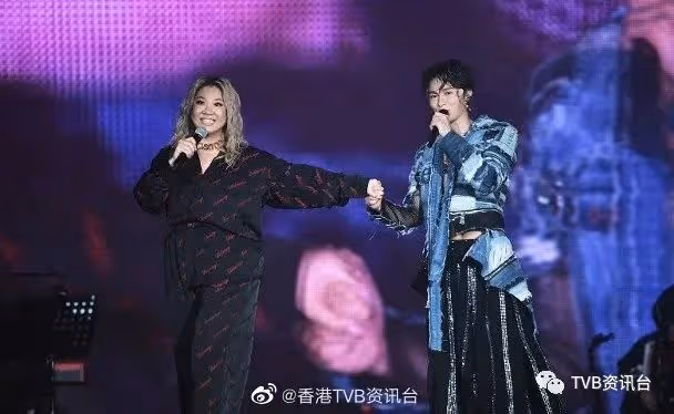 關係升溫︱胡鴻鈞開演唱會見家長，蔡思貝淚撐：我好激動！
