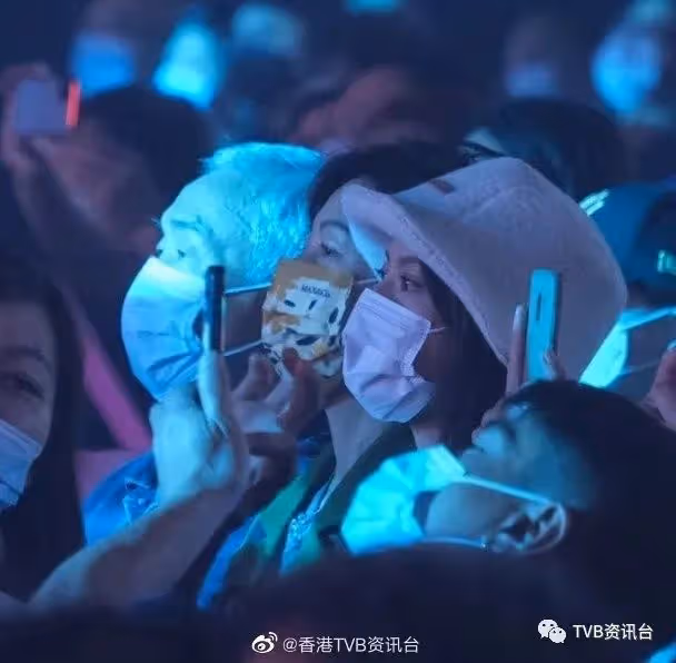 關係升溫︱胡鴻鈞開演唱會見家長，蔡思貝淚撐：我好激動！