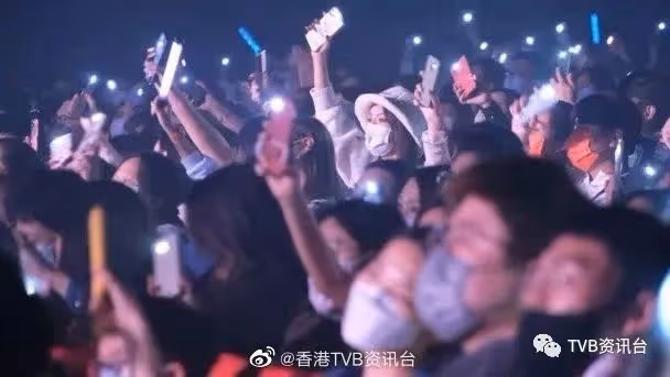 關係升溫︱胡鴻鈞開演唱會見家長，蔡思貝淚撐：我好激動！