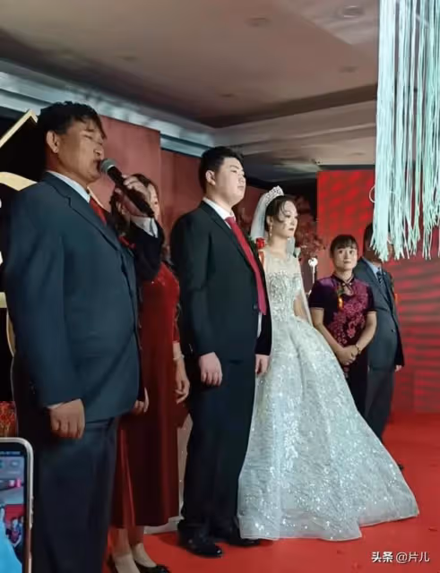 陳亞楠再次發文，要求大衣哥主動出面為其闢謠，反遭網友質疑
