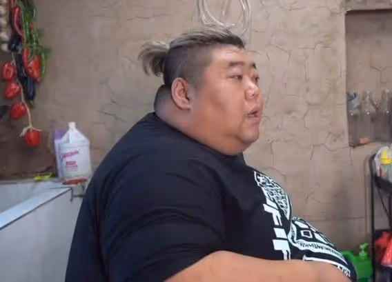 600斤胖猴仔狀態堪憂，首次做麻辣「藍龍蝦」，大胖：送兄弟上路