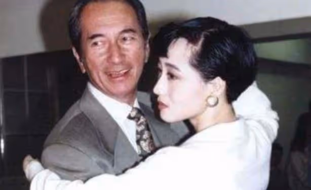 利智：私吞李連杰20億家產，迷倒賭王何鴻燊，卻被周潤發當眾羞辱